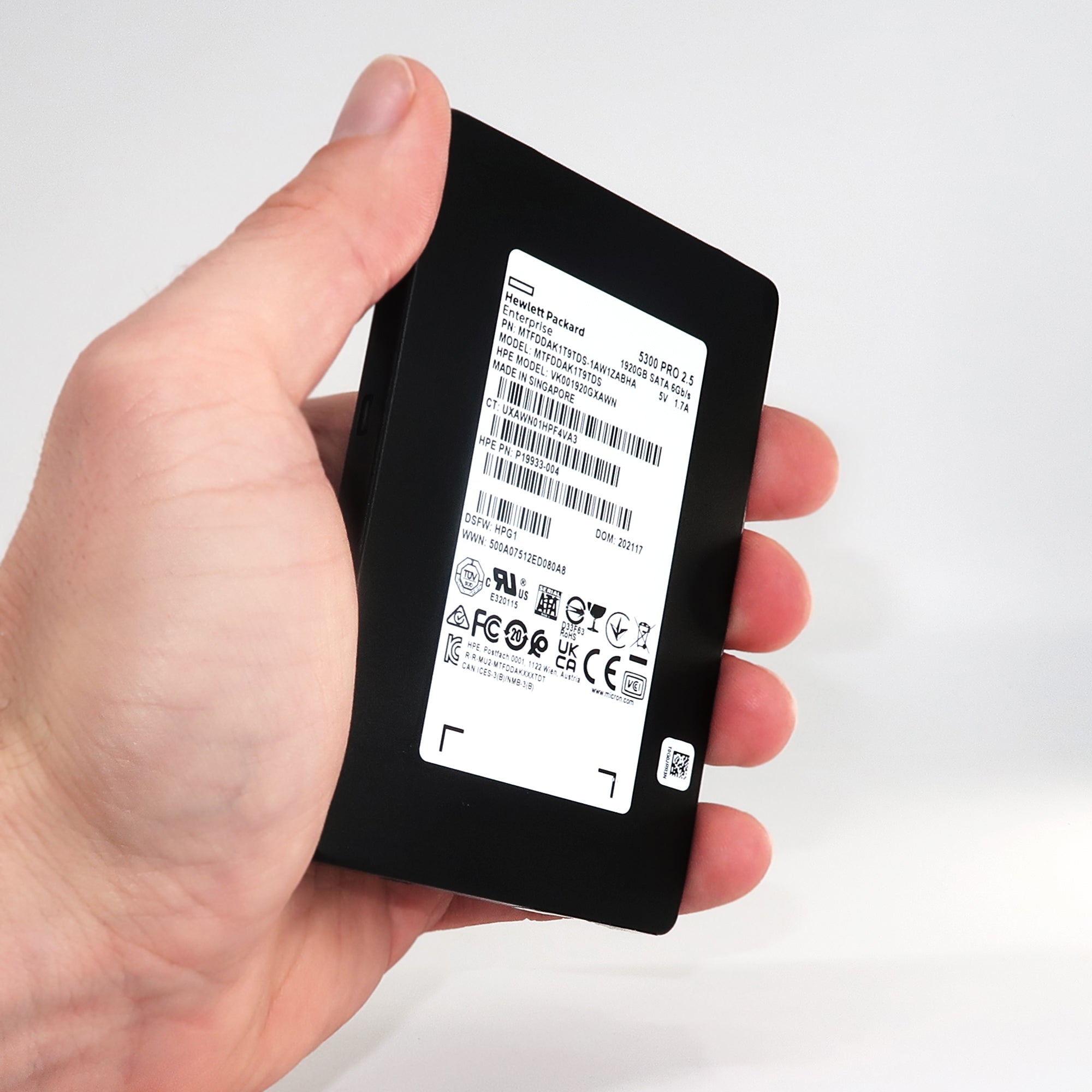 Micron 5300 PRO MTFDDAK1T9TDS-1AW1ZABHA P19933-004 1.92TB SATA 6Gb/s 3D TLC 2.5in Solid State Drive