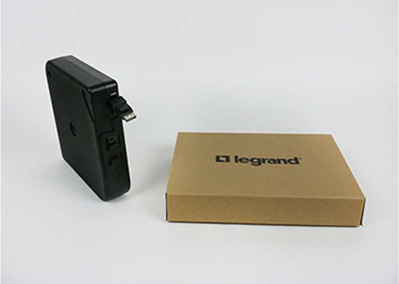 Wiremold Cable Retractor with DisplayPort Cable