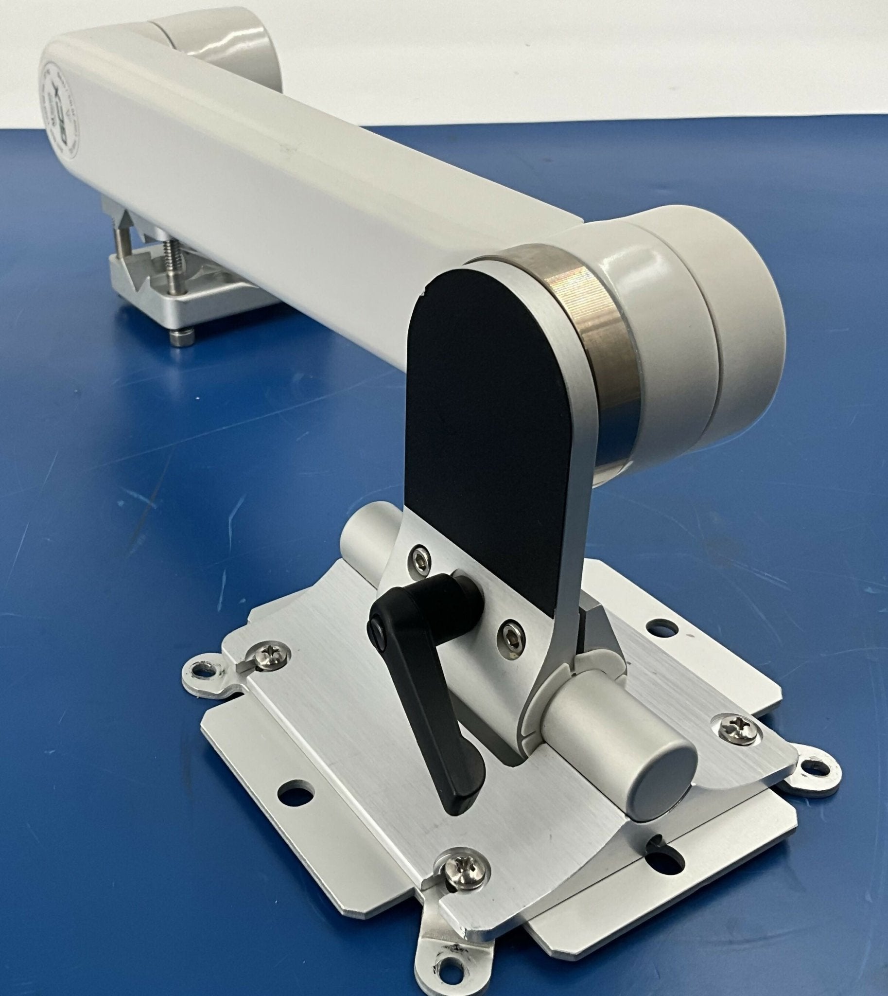 GCX M Series, Pivot Arm Wall Mount (WMM-0001-01B) PHILIPS