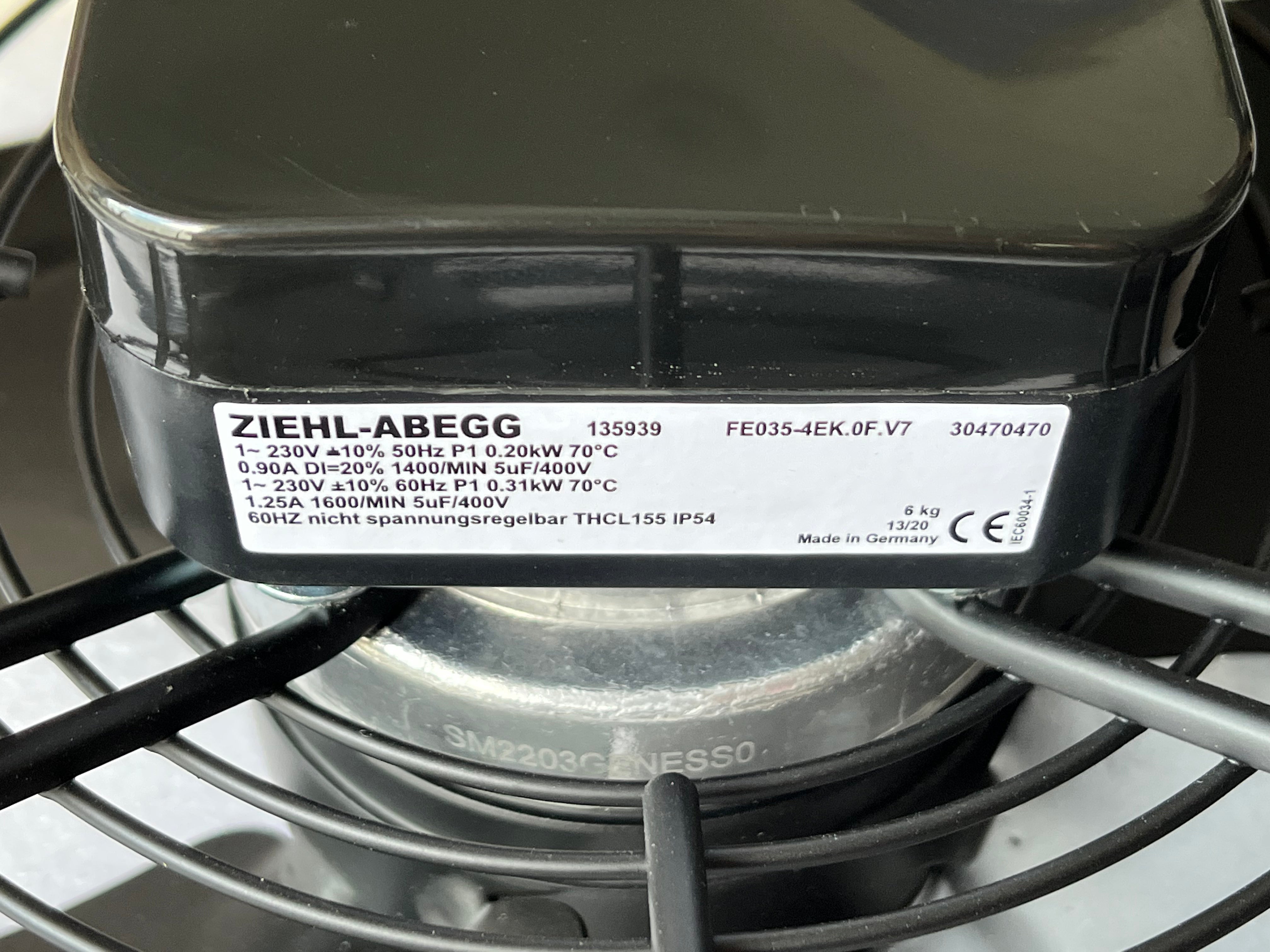 FE035-4EK.0F.V7 ZIEHL-ABEGG Axial Fan 1~230V 0.20/0.31kW 0.90/1.25A 1400/1600rpm