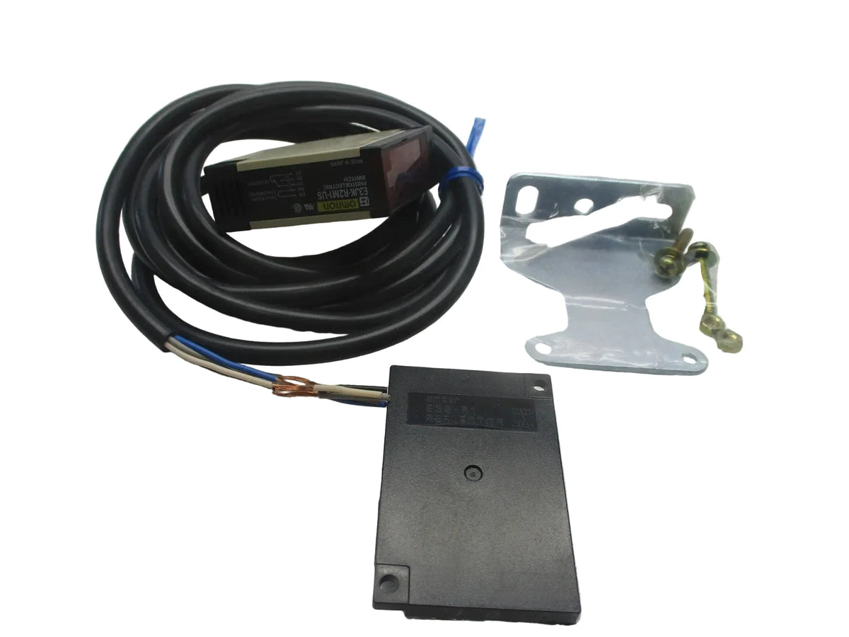 E3JK-R2M1-US | Omron 24–240VAC Polarized Retro Photoelectric Switch