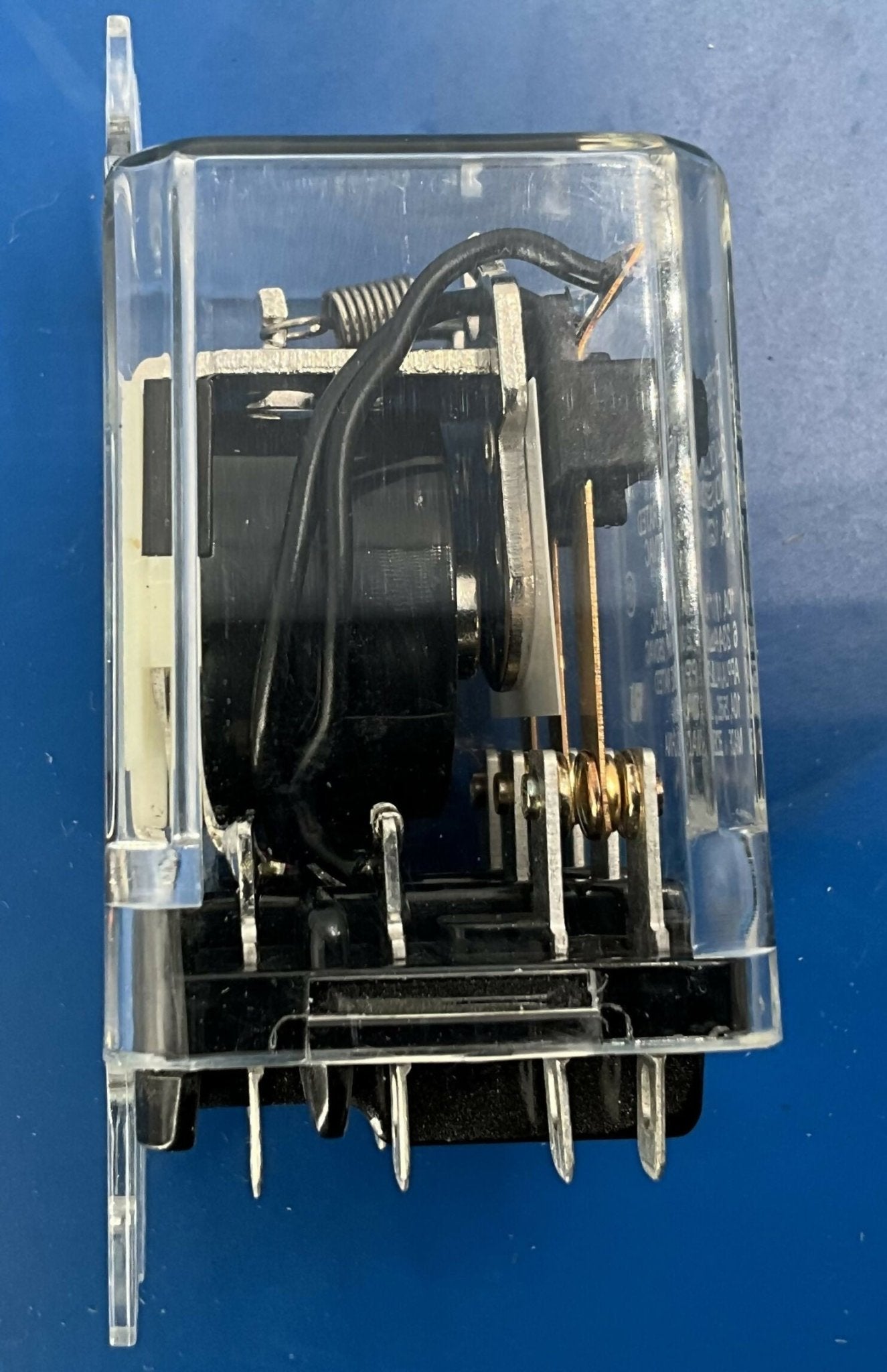 24V DC 3 Pole Double Throw (3PDT) Enclosed Relay (46-170053P12) GE