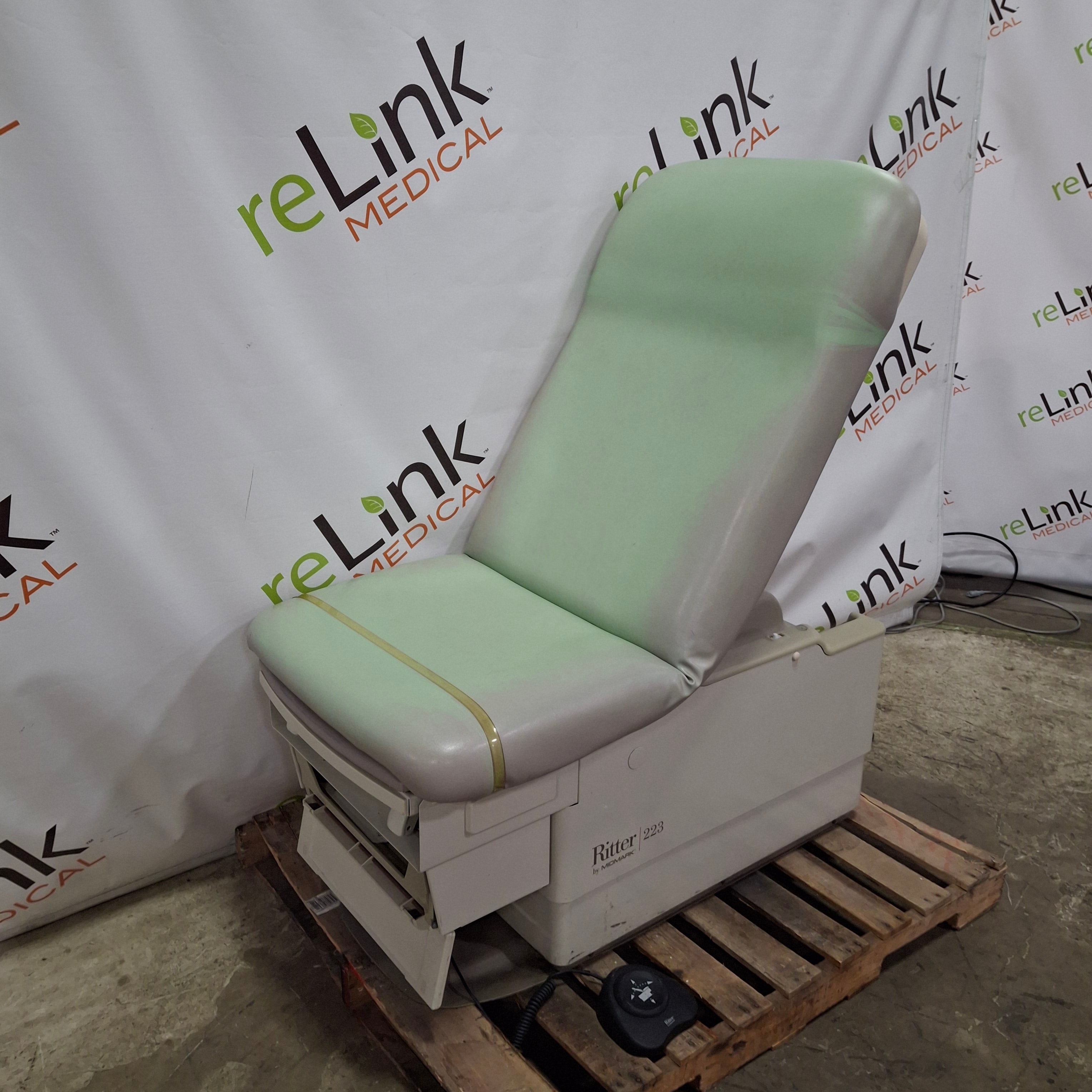Midmark 223 Hi-Lo Power Barrier Free Procedure Exam Table