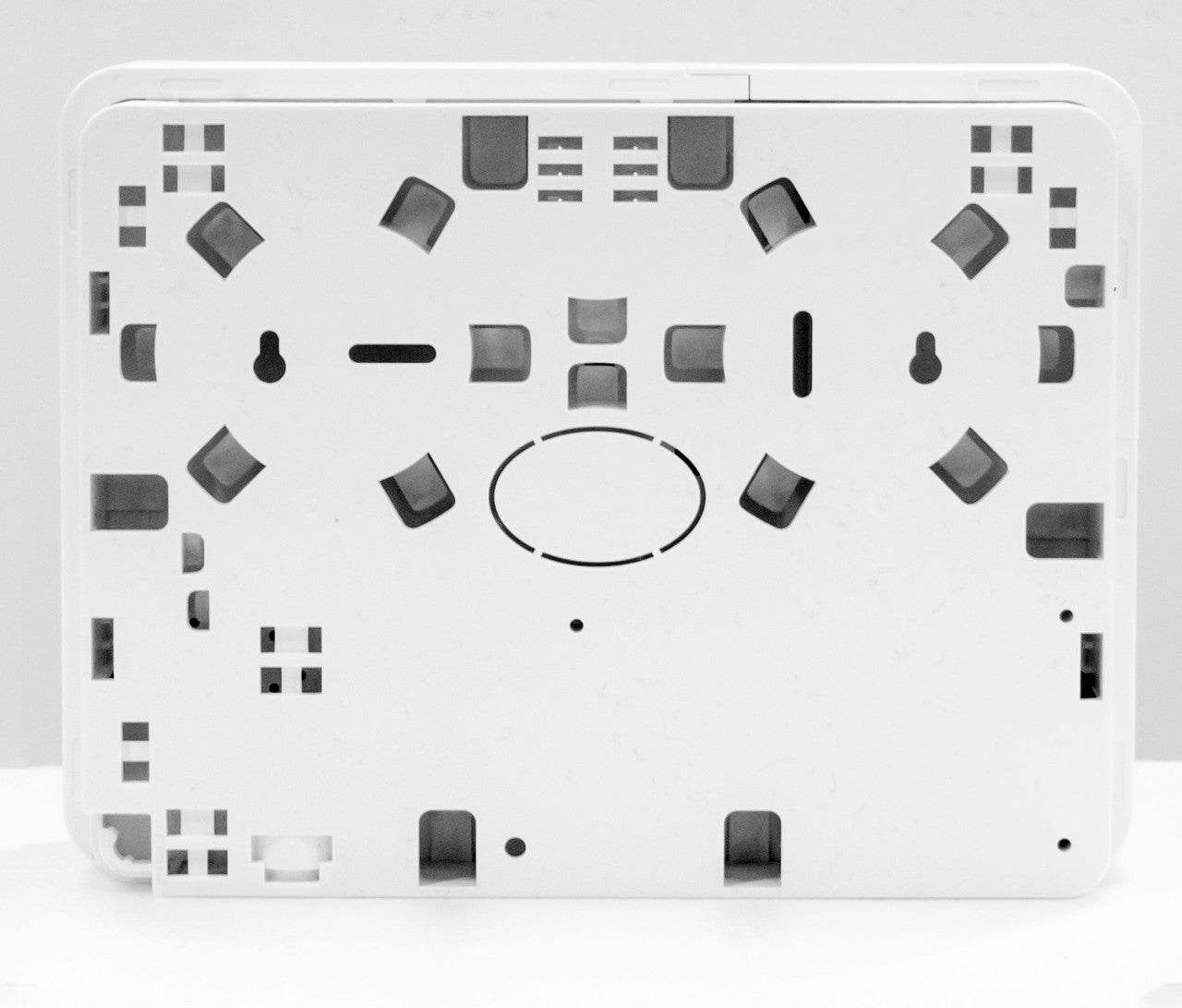 QSW-4204M - 1x 10/100/1G RJ45 and 4x 1G/2.5G Ethernet RJ45 ports + 2 1G/10G SFP+ ports, L2 managed FTTH CPE switch