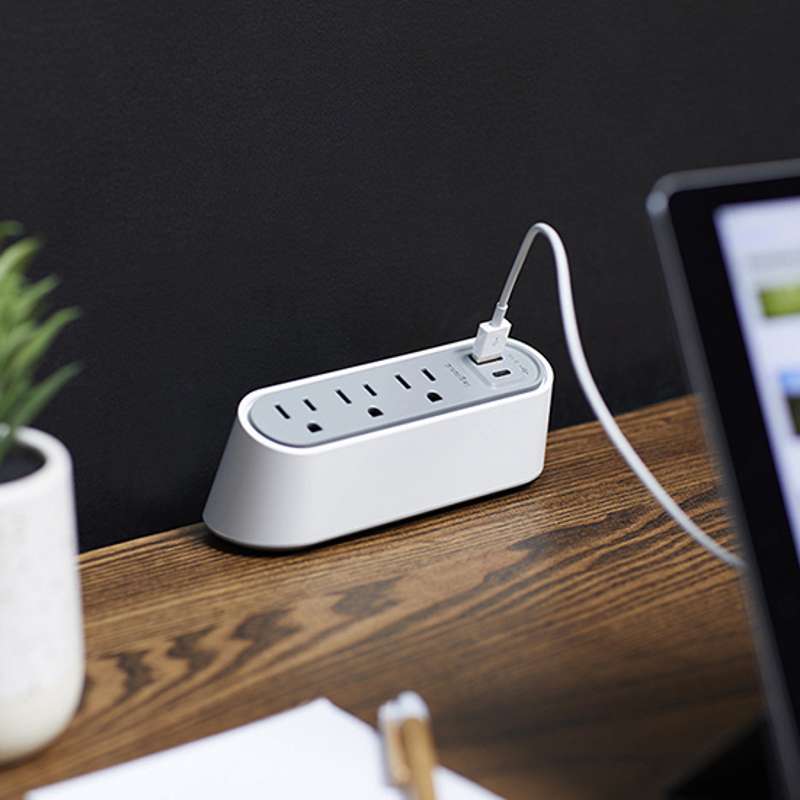 Wiremold Desktop Power Center Slim, 3 Outlets, USB A/C, White