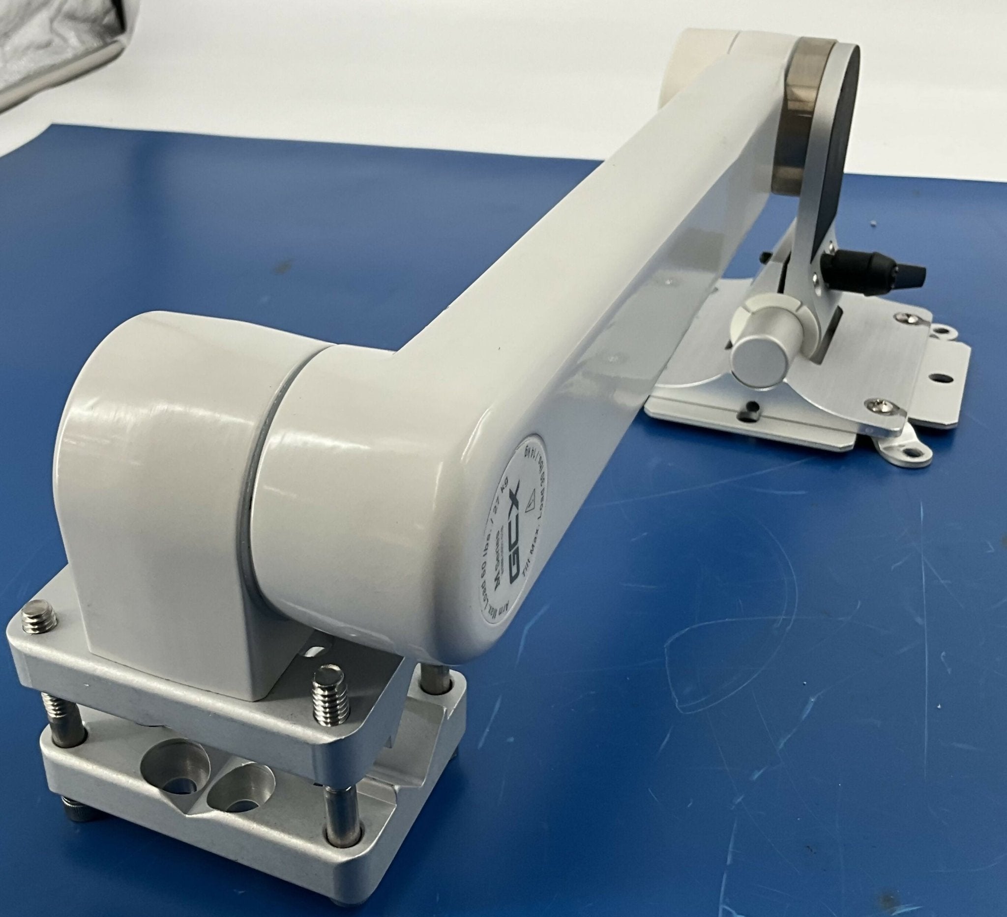 GCX M Series, Pivot Arm Wall Mount (WMM-0001-01B) PHILIPS