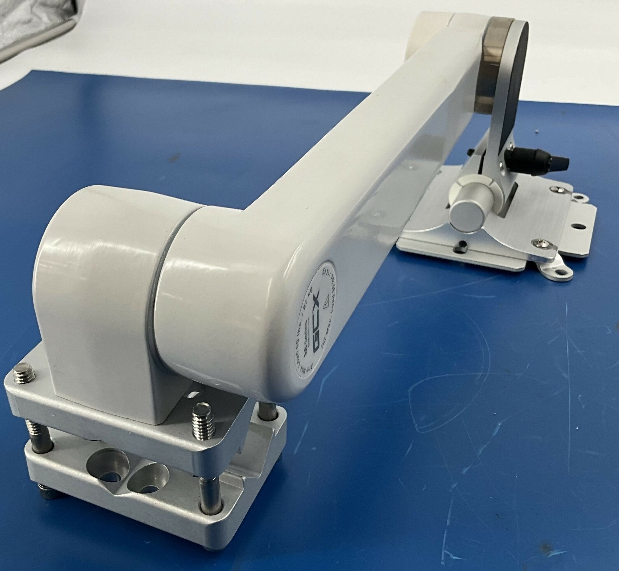 GCX M Series, Pivot Arm Wall Mount (WMM-0001-01B) PHILIPS