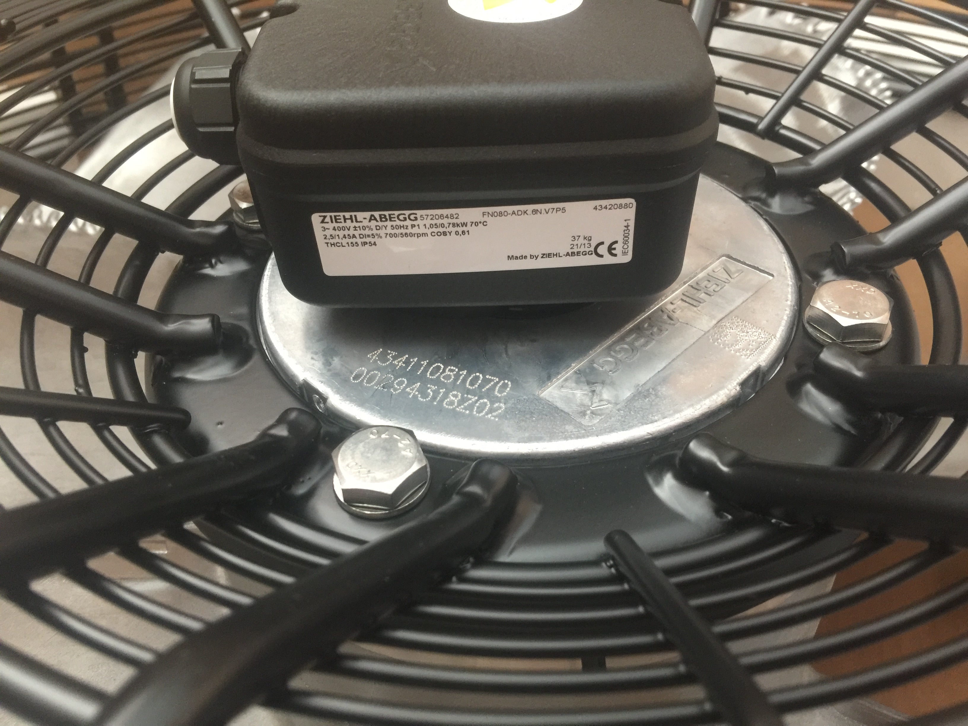 FN080-ADK.6N.V7P5  ZIEHL-ABEGG Axial Fan 0.82kW 2.1A 670rpm