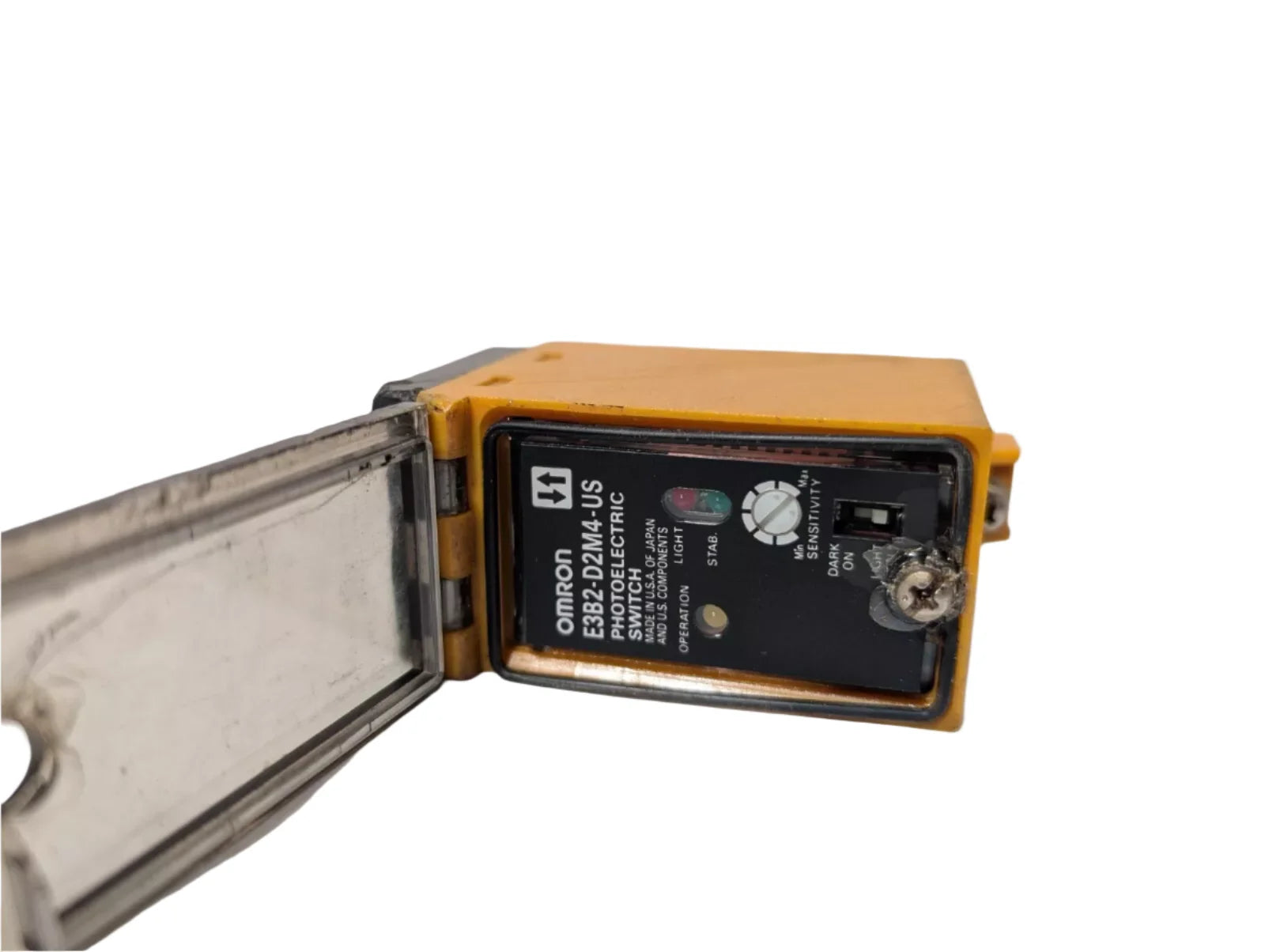 Omron E3B2-D2M4-US Photoelectric Sensor Diffuse Reflective 2m Range Relay Output