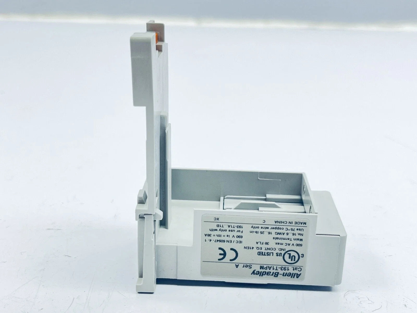 193-T1APM | Allen-Bradley DIN Rail/Panel Mount Adapter