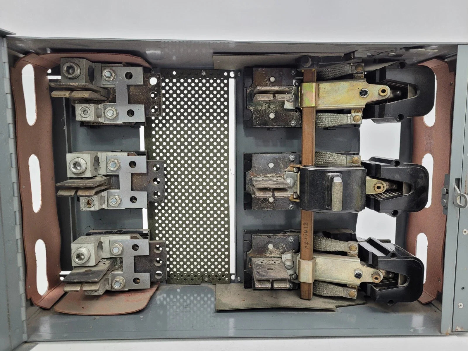 Federal Pacific QMQB-4036 400A 600V Three-Pole Fusible Panelboard Switch for Industrial Power Distribution