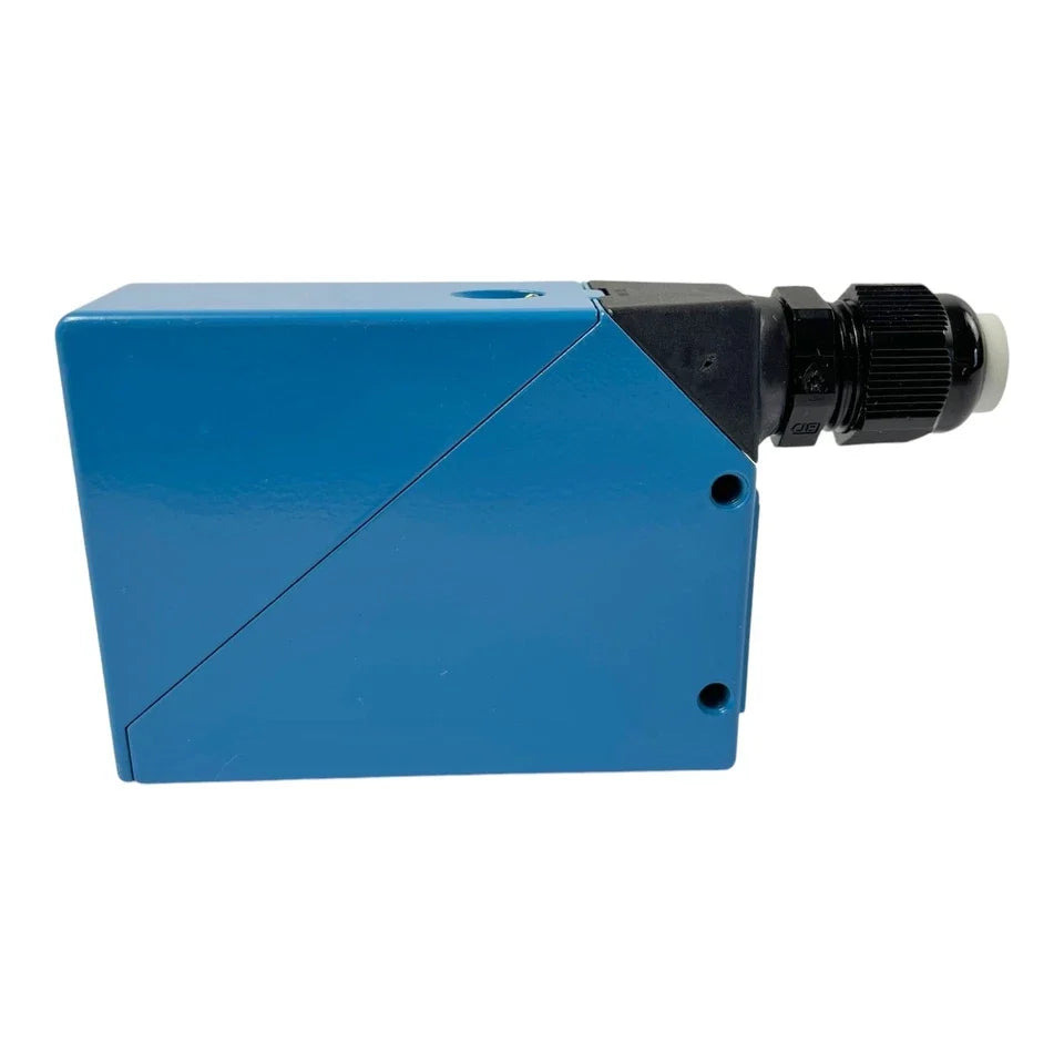 WT24-2V220 | SICK Photoelectric Proximity Sensor with Background Suppression
