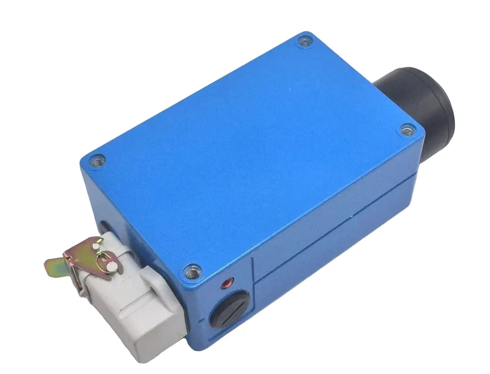 LUT1-520 | SICK Luminescence Photoelectric Sensor, PNP, 18–30 VDC, 0.1 ms Response